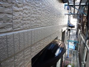 玄関面中段施工後