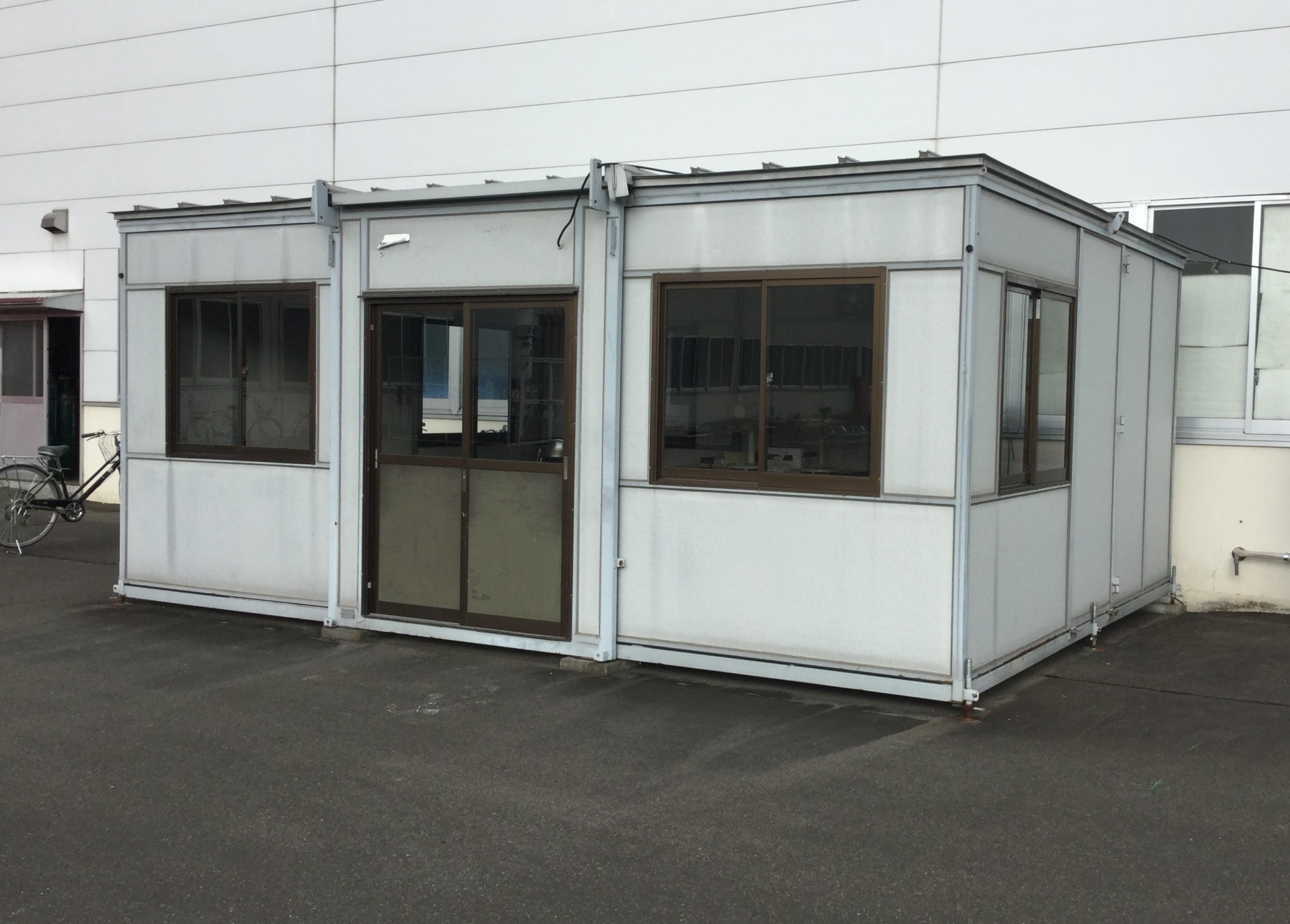 プレハブの小屋